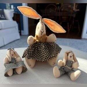 American Primitive Checkered Decorative Bunny Figurines Set🌺